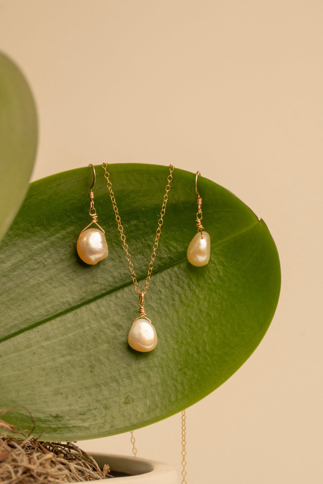 Beautiful Solitaire Pearl Set- Earrings and Necklace