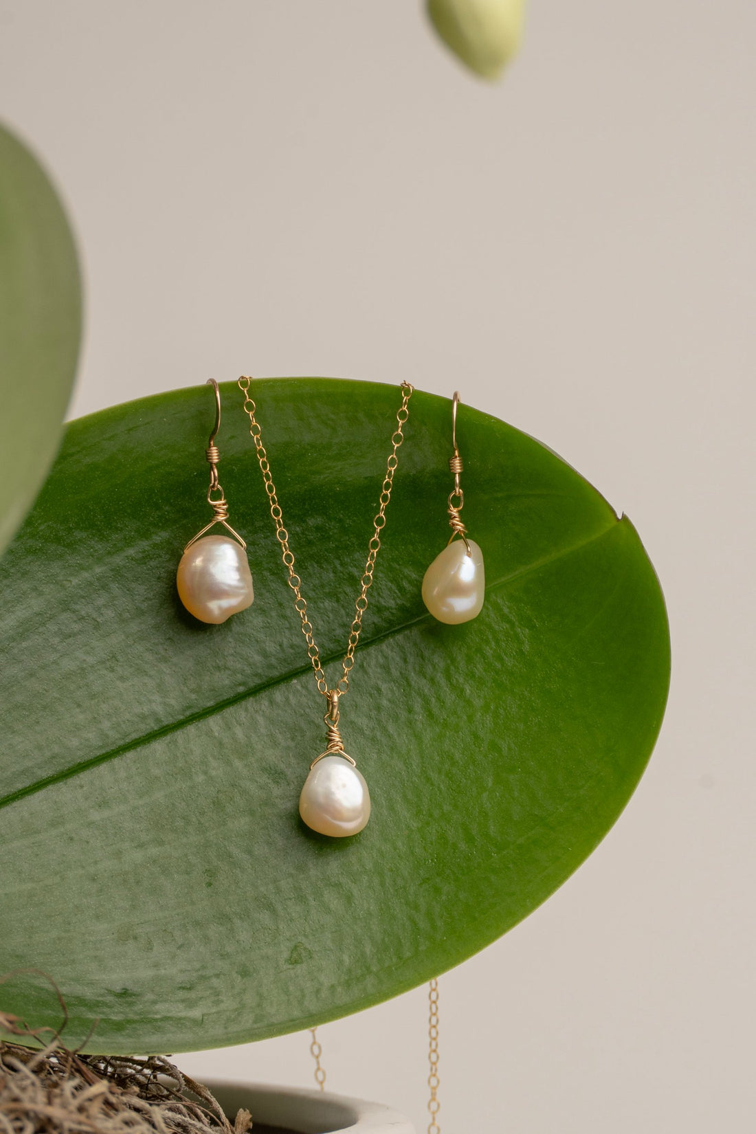 Beautiful Solitaire Pearl Set- Earrings and Necklace